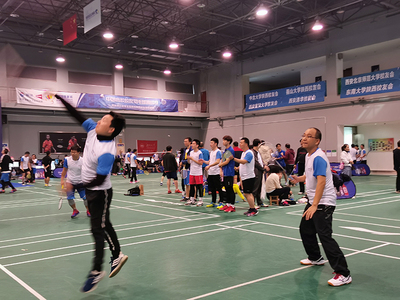 西安校友會(huì) 以羽球?yàn)槊?，凝聚校友情——記參?020中國(guó)高校校友羽毛球賽