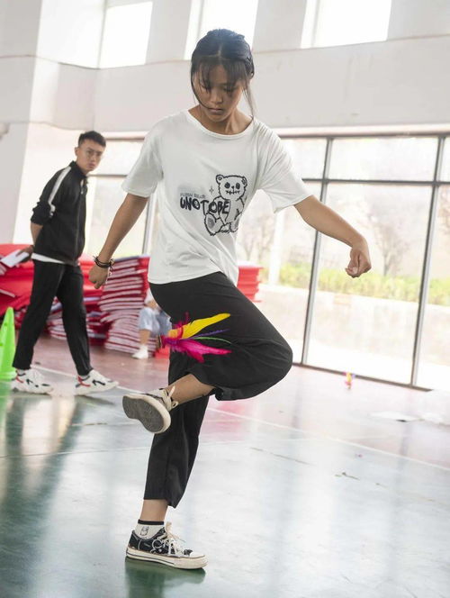 躍動青春展風(fēng)采 繩毽翻飛競英姿——費縣第三屆運動會青少年組跳繩踢毽子比賽圓滿落幕